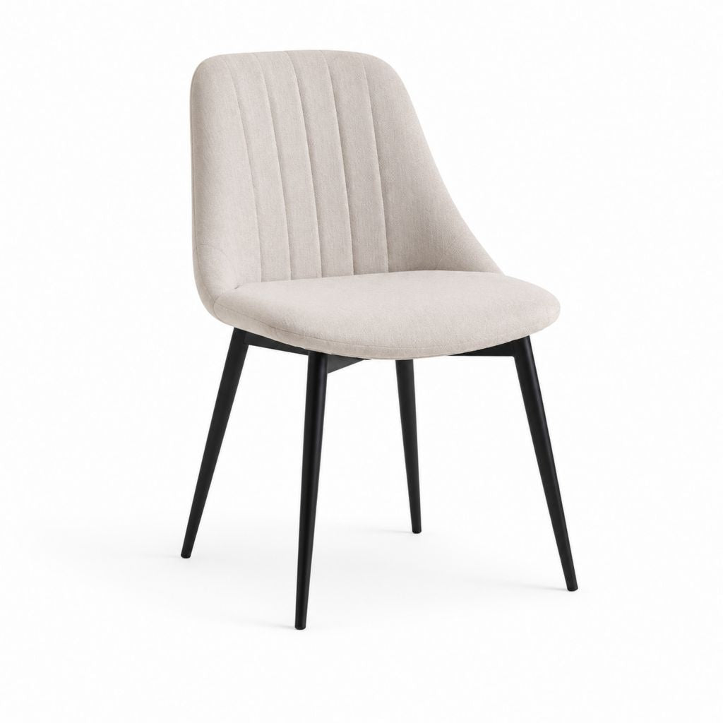 Chaise à manger rembourrée en tissu beige avec pieds en acier noir et dossier arrondi, 50 × 57 × 84 cm